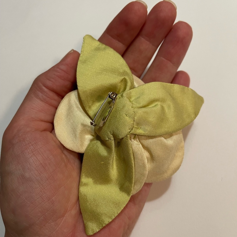 Flower Brooch Pin Easter Wedding Cream Green Silk Feminine Ladylike - Picture 4 of 6